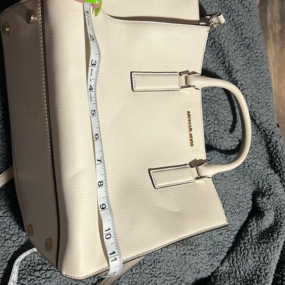 Cream color Michael Kors purse. Used a handful of times. - Picture 5 of 7